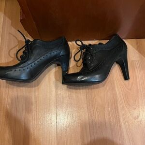 Easy Spirit Black Lace-Up Heels